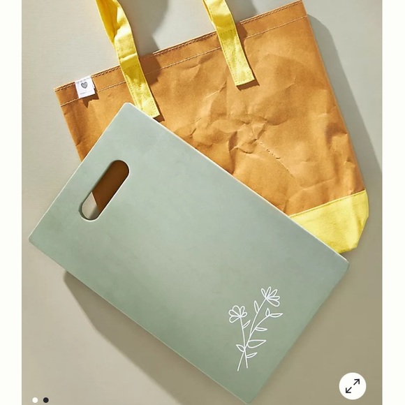 Heartfelt by Anthropologie GardenTote and Kneeling Pad Gift Set - Picture 2 of 7